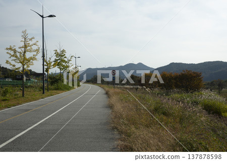 Han River bike path Han River bike path 137878598