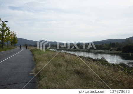 Han River bike path Han River bike path 137878623