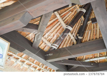 The internal structure of a thatched roof, and how beams and bamboo are assembled. 137878784