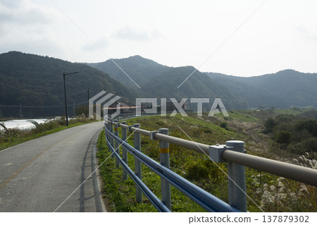 Han River bike path Han River bike path 137879302
