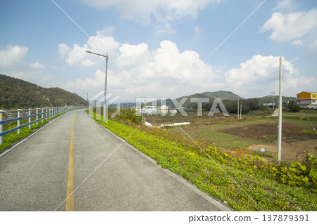 Han River bike path 137879391