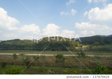 Han River bike path 137879428