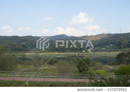 Han River bike path Han River bike path 137879562