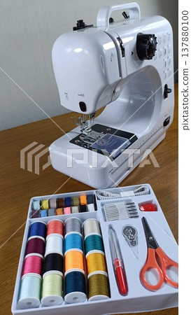 縫紉工具與縫紉機 137880100