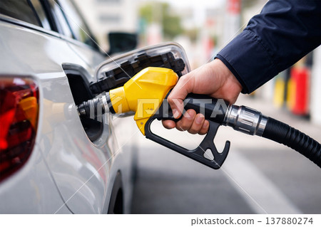 Self-service refueling 137880274