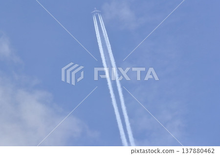 Contrail 137880462
