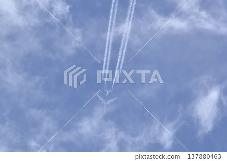 Contrail Contrail 137880463