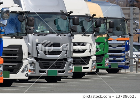 卡車排隊 137880525
