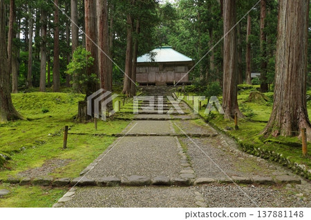 Hakusan Heisenji Temple: The worship hall and approach Hakusan Heisenji Temple: The worship hall and approach 137881148