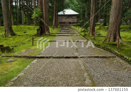 Hakusan Heisenji Temple: The worship hall and approach Hakusan Heisenji Temple: The worship hall and approach 137881150