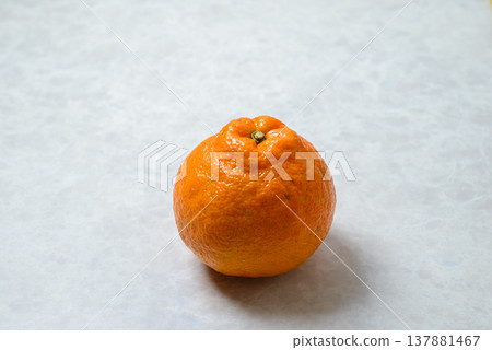 Iyokan: A rich-tasting citrus fruit that is a specialty of Ehime Prefecture Iyokan: A rich-tasting citrus fruit that is a specialty of Ehime Prefecture 137881467