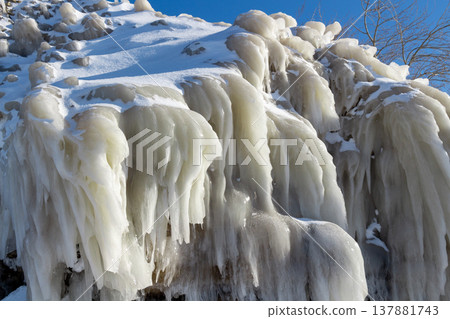 Icicles on the rocks 137881743