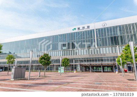 北海道旭川市,旭川的門戶,晴天時JR旭川站(北口) 北海道旭川市,旭川的門戶,晴天時JR旭川站(北口) 137881819