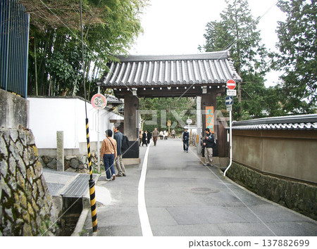 The Great Gate of Shōteki-in Temple (Sakyo-ku, Kyoto City) The Great Gate of Shōteki-in Temple (Sakyo-ku, Kyoto City) 137882699