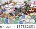 Street vendor 137882851