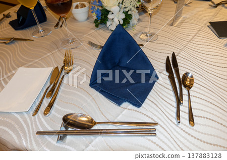 Table napkin, delta fold Table napkin, delta fold 137883128