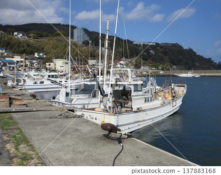 Higashiizu Town, Shizuoka Prefecture! Fishing boats at Inatori Fishing Port 137883168