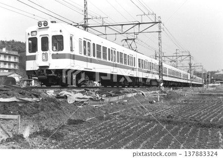 小田急電鐵2482-+2452-，開往箱根湯本和江之島的特快列車，柿尾鶴川，1982年3月14日 137883324