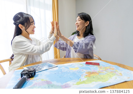 A mother and daughter planning an overseas trip 137884125