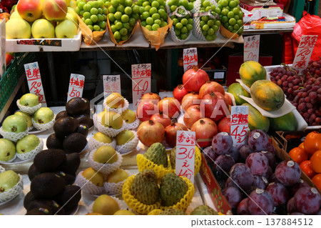 Fruits such as oranges sold at the open-air market. Most of them are imported. Fruits such as oranges sold at the open-air market. Most of them are imported. 137884512