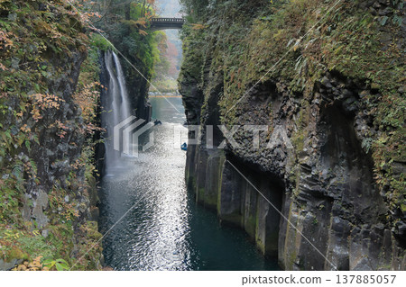 Manai Falls in Takachiho Gorge, Takachiho Town, Miyazaki Prefecture Manai Falls in Takachiho Gorge, Takachiho Town, Miyazaki Prefecture 137885057