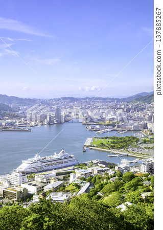 從鍋館山展望台（長崎縣長崎市鍋館山）可以欣賞到長崎的壯麗景色。 137885267