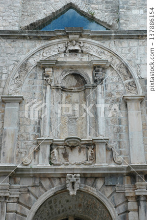 Foscolo Arch on the Revelin Tower in Korcula Foscolo Arch on the Revelin Tower in Korcula 137886154