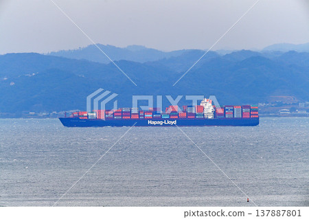 Hapag-Lloyd, Uraga Channel, Frankfurt Express, Container Ship 137887801