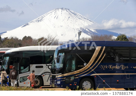 Mount Fuji and a tour bus 137888174