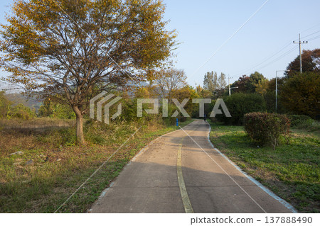 Han River bike path Han River bike path 137888490