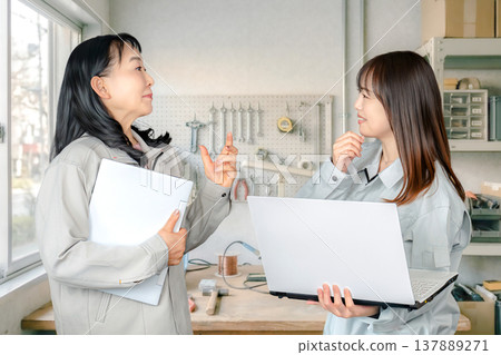 A veteran female instructor on site and a worker learning from her. 137889271