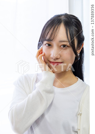 年輕女性的美麗形象 年輕女性的美麗形象 137889356