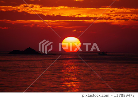 The spectacular sunset in Shakotan The spectacular sunset in Shakotan 137889472