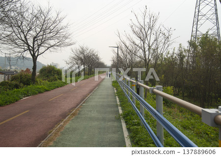 Han River bike path Han River bike path 137889606