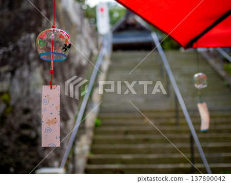 北向觀音堂的階梯與清爽的風鈴 北向觀音堂的階梯與清爽的風鈴 137890042