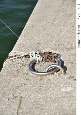 A photograph of stainless steel rings used to tie mooring ropes at Otobe Fishing Port in Yakumo Town, Hokkaido, in spring. 137890591