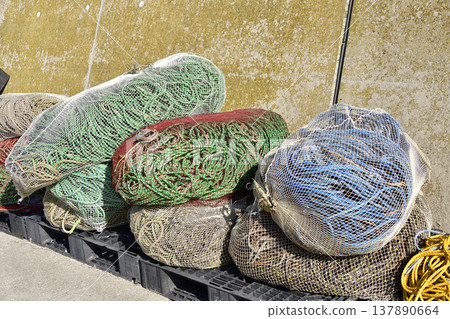 A photograph of ropes drying at Otobe Fishing Port in Yakumo Town, Hokkaido, in spring. A photograph of ropes drying at Otobe Fishing Port in Yakumo Town, Hokkaido, in spring. 137890664