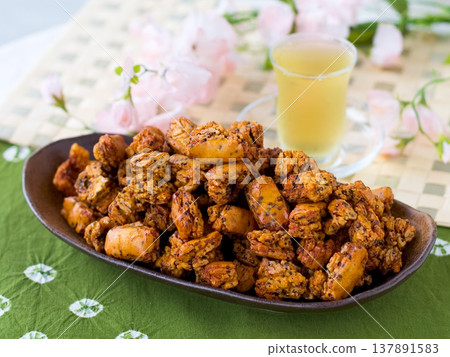 Soy sauce okaki Soy sauce okaki 137891583