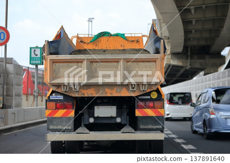 A dump truck driving on the Metropolitan Expressway A dump truck driving on the Metropolitan Expressway 137891640