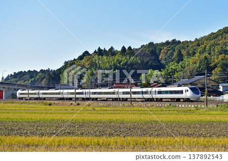 北陸本線、大聖寺~加賀溫泉、JR西日本、681系、W04編組(金澤)、白鷺 北陸本線、大聖寺~加賀溫泉、JR西日本、681系、W04編組(金澤)、白鷺 137892543