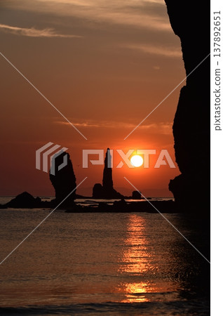 Morning view of strangely shaped rocks 137892651