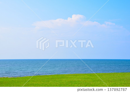草原 海洋 天空 草原 海洋 天空 137892787