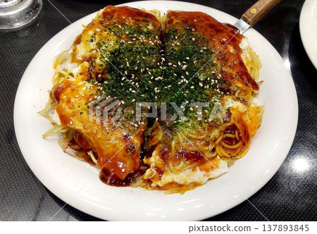 Hiroshima-style okonomiyaki, different from the Kansai style... Hiroba Okonomiyaki 137893845