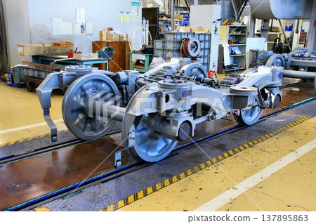 The trailing bogie of the '30000 series' train, which came in for a general inspection: [SS038 bolsterless air spring] 137895863