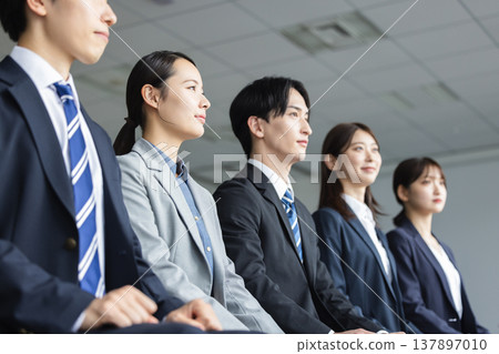 Young men and women in suit 137897010