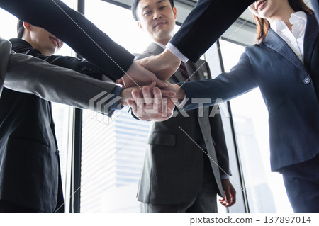 Business image circle Business image circle 137897014
