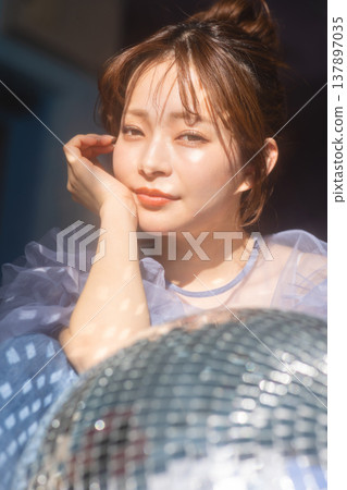 年輕女性的美麗形象 137897035