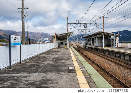 滋賀郡長濱市牧野町,JR西日本厚生線近江中莊站內景 滋賀郡長濱市牧野町,JR西日本厚生線近江中莊站內景 137897488
