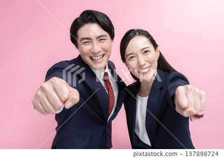 Energetic and motivated businessmen and women Energetic and motivated businessmen and women 137898724