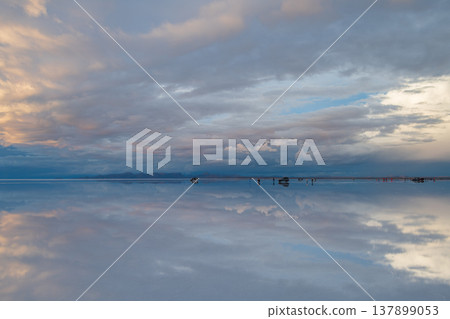 Awe inspiring sky reflection at Salar de Uyuni in Bolivia 137899053